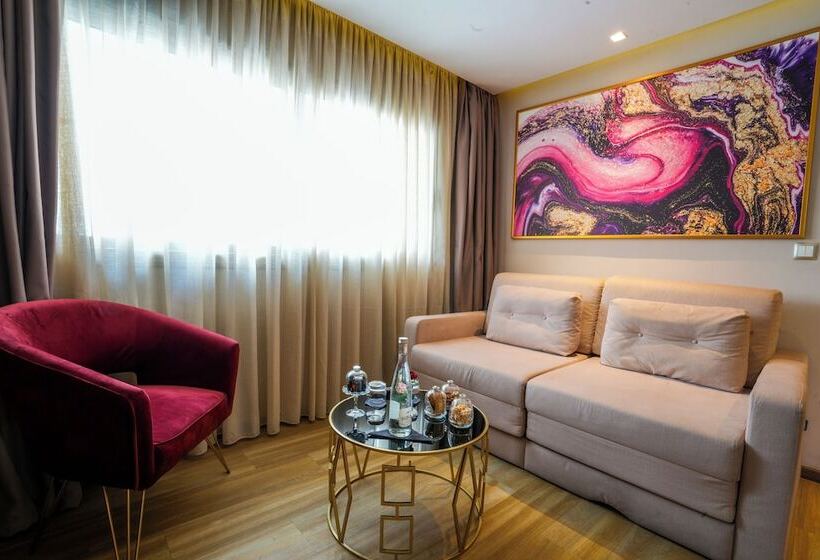 Отель First Suites