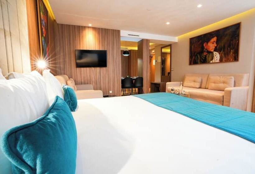 Отель First Suites