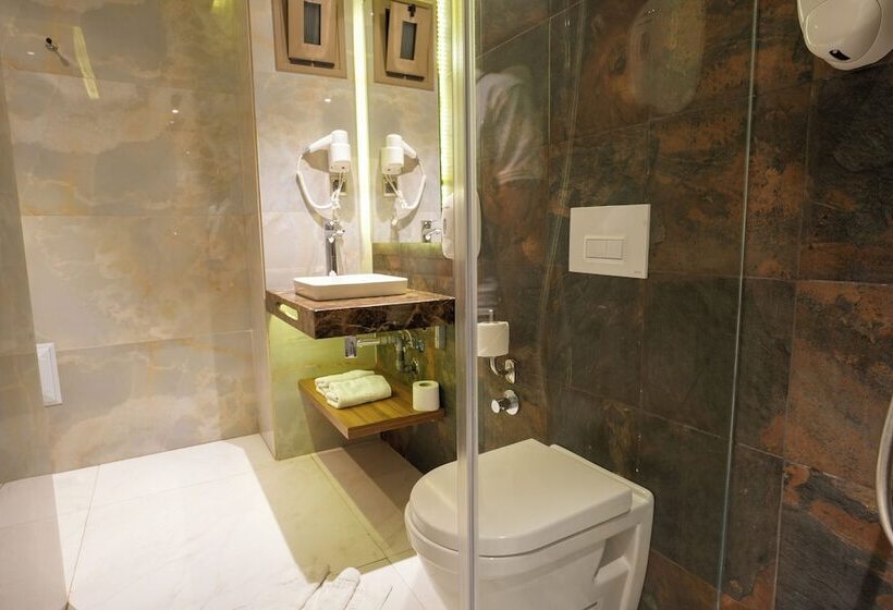 Отель First Suites