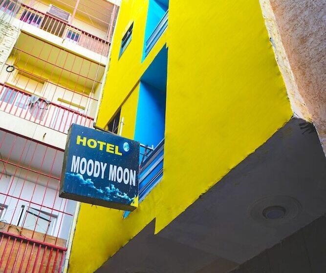Отель Moody Moon Stay