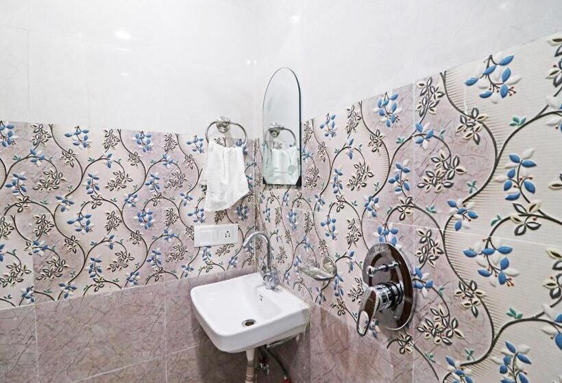 Отель Moody Moon Stay