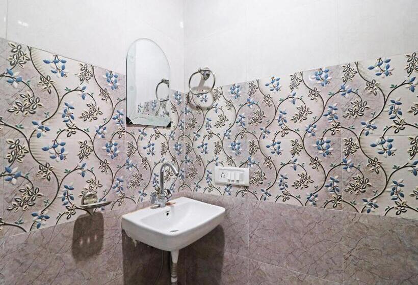 Отель Moody Moon Stay