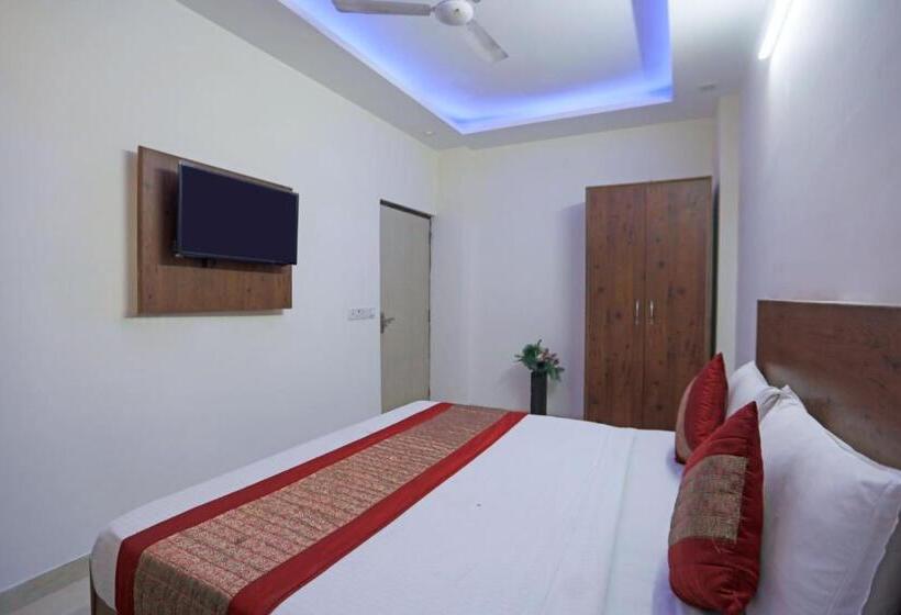 Отель Moody Moon Stay