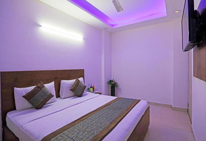 Отель Moody Moon Stay