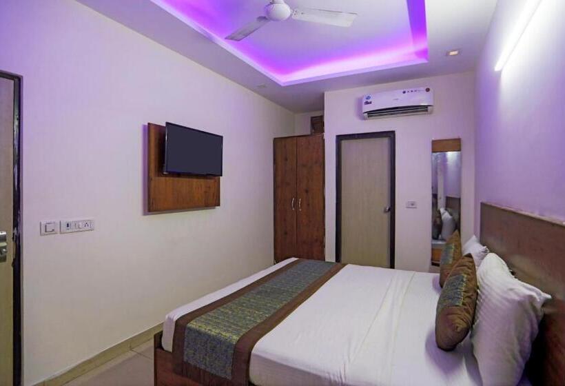 Отель Moody Moon Stay