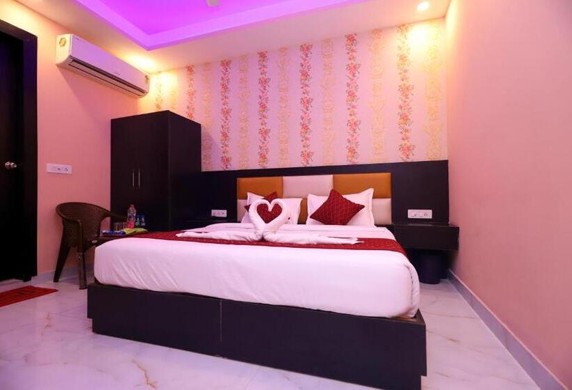 Отель Moody Moon Stay