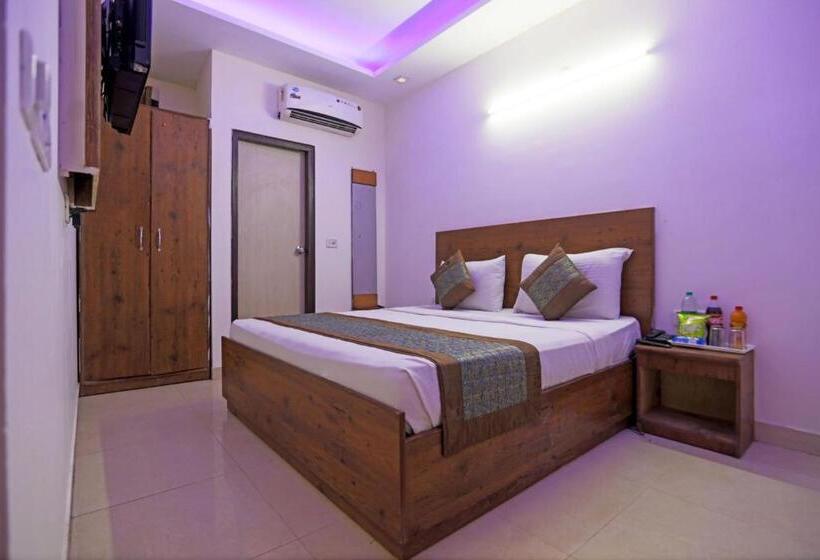 Отель Moody Moon Stay