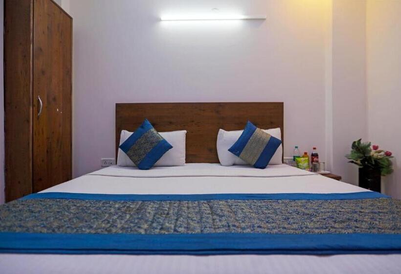 Отель Moody Moon Stay