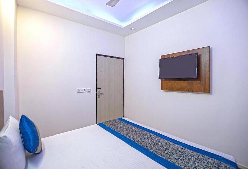 Отель Moody Moon Stay