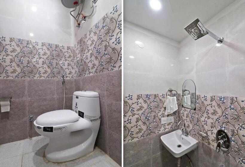 Отель Moody Moon Stay