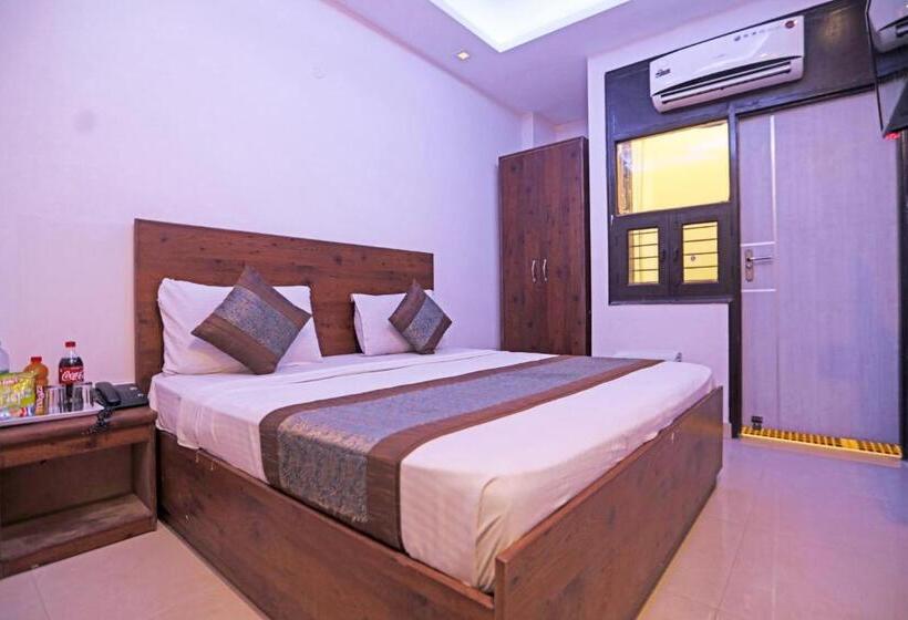 Отель Moody Moon Stay