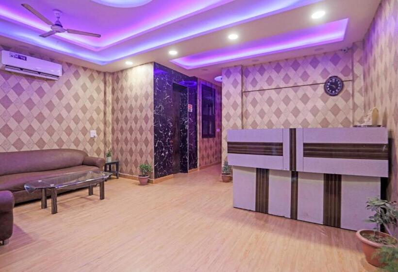 Отель Moody Moon Stay