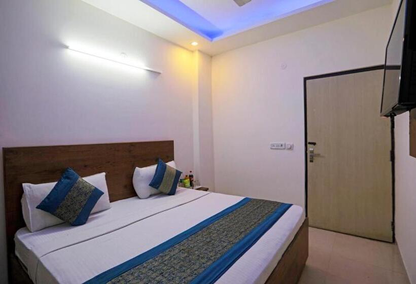 Отель Moody Moon Stay