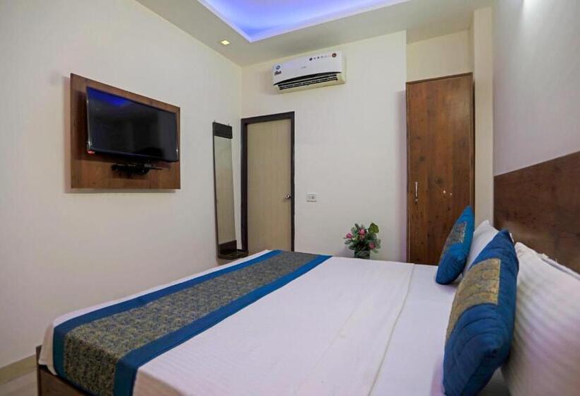 Отель Moody Moon Stay