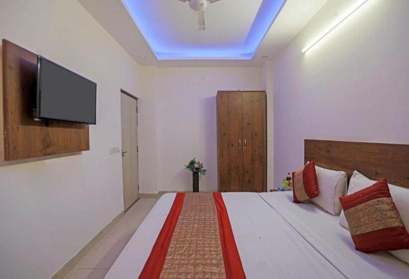 Отель Moody Moon Stay