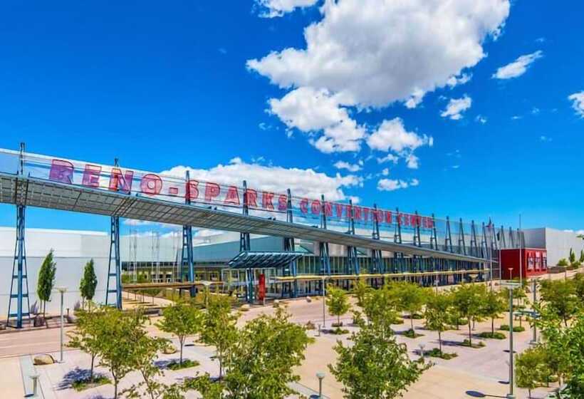 ホテル Reno Suites