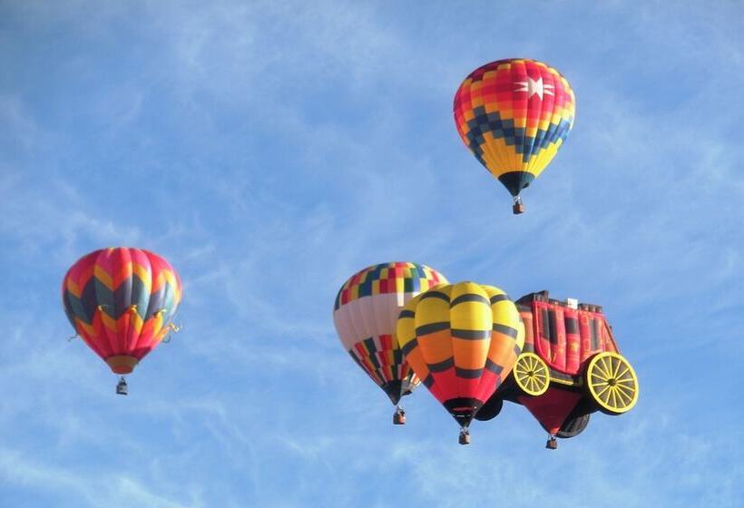 ホテル Reno Suites