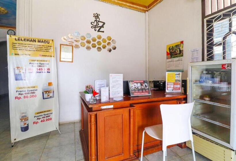 호텔 Steze Guest House Syariah Redpartner