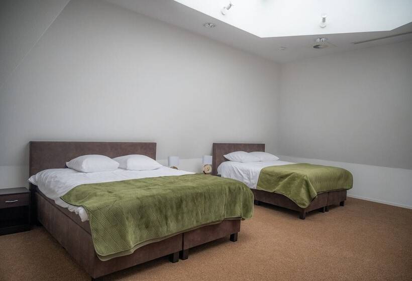 בית מלון כפרי The Velvet Lodge