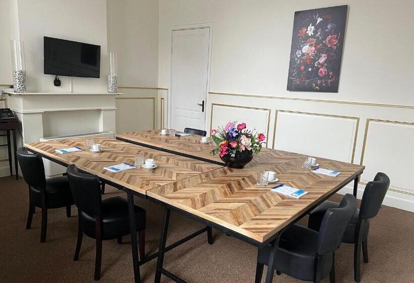 בית מלון כפרי The Velvet Lodge