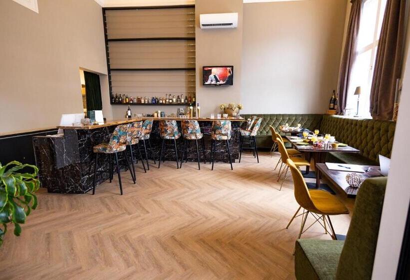 בית מלון כפרי The Velvet Lodge