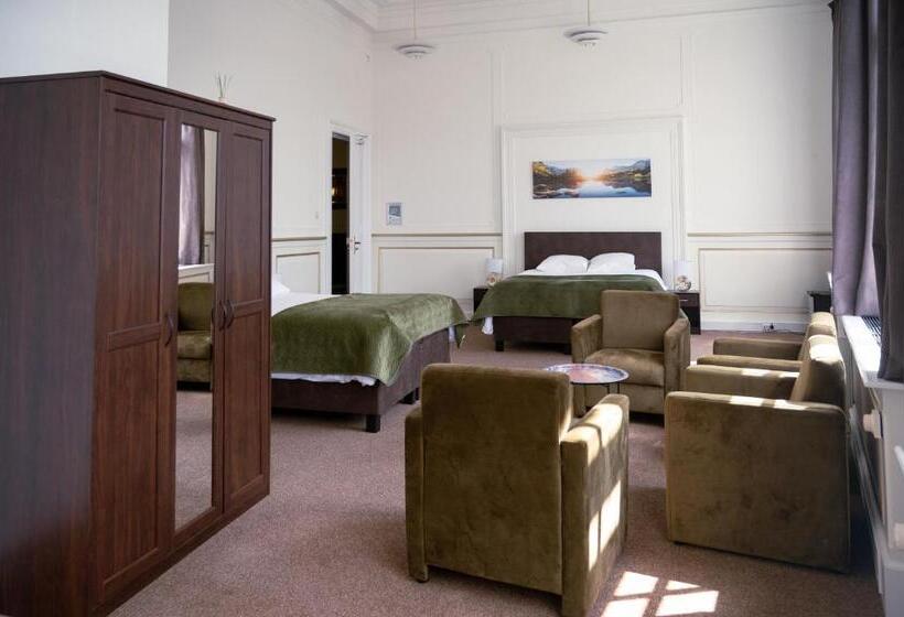 בית מלון כפרי The Velvet Lodge