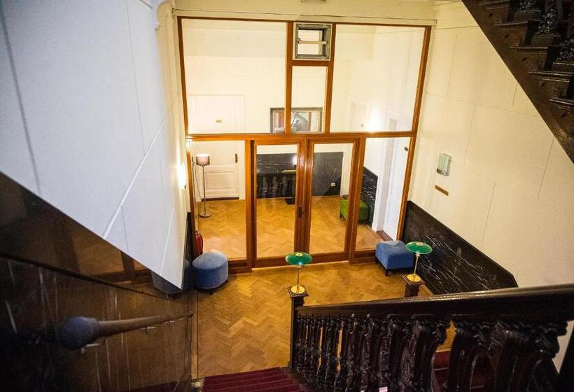 בית מלון כפרי The Velvet Lodge