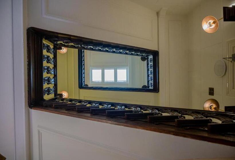 בית מלון כפרי The Velvet Lodge