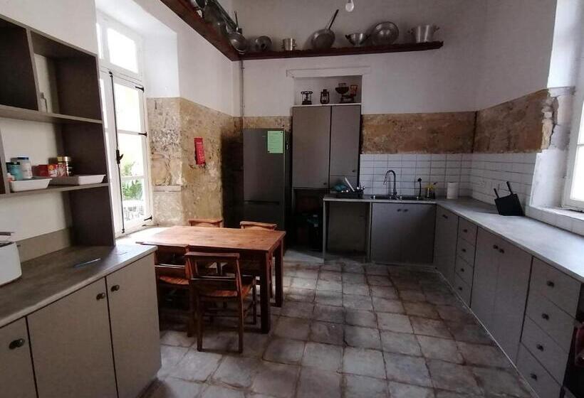 Le Mat Hostel