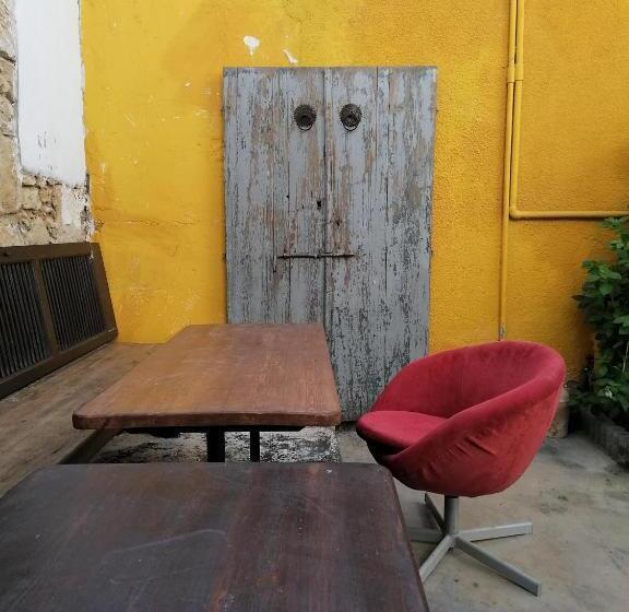 Le Mat Hostel