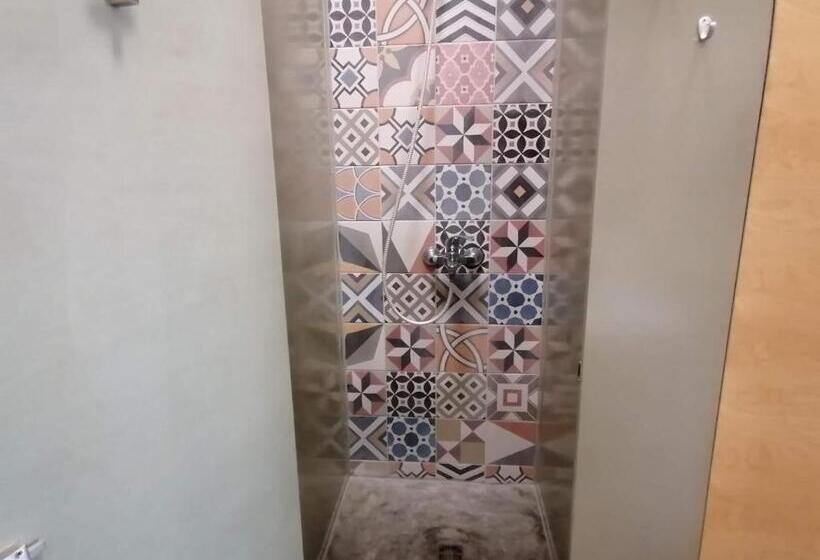 Le Mat Hostel