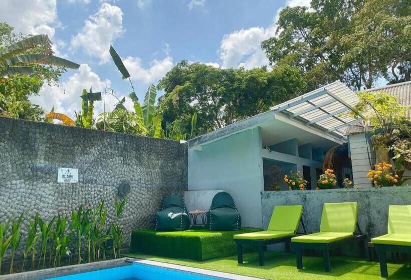 The Jungle Hostel Canggu