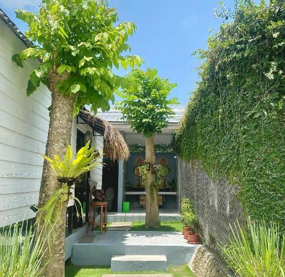 The Jungle Hostel Canggu