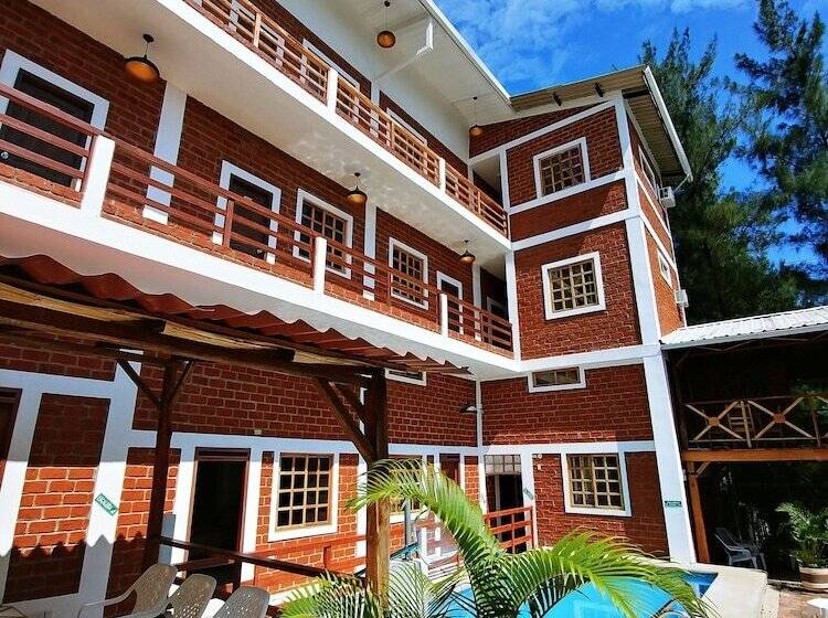 Общежитие Hostería Pororoca Inn