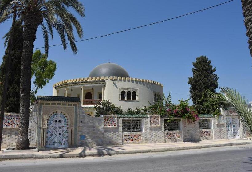 تختخواب و صبحانه Dar Henani