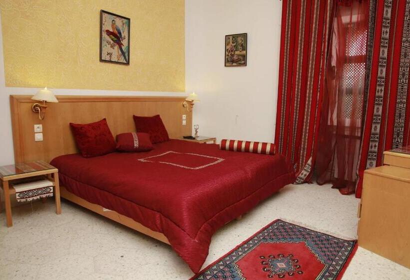 تختخواب و صبحانه Dar Henani