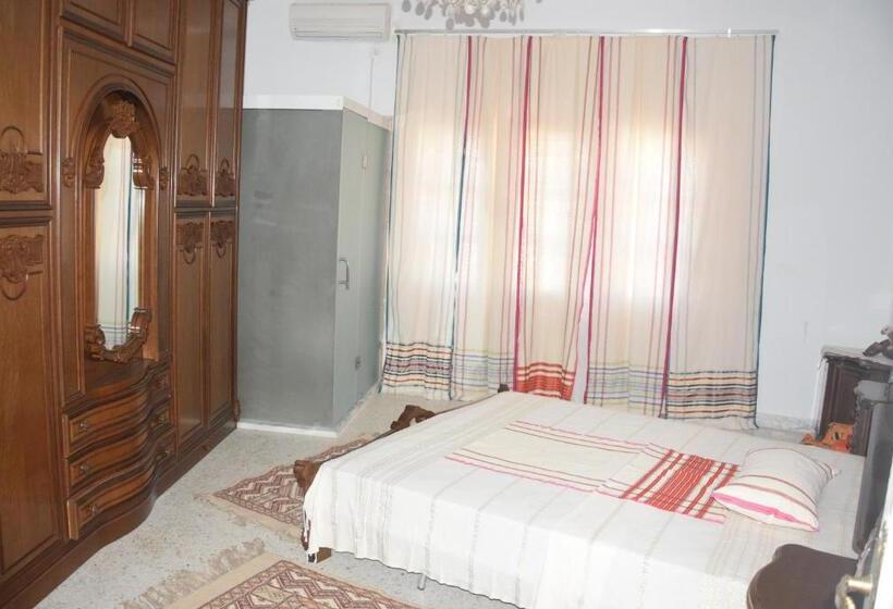 تختخواب و صبحانه Dar Henani