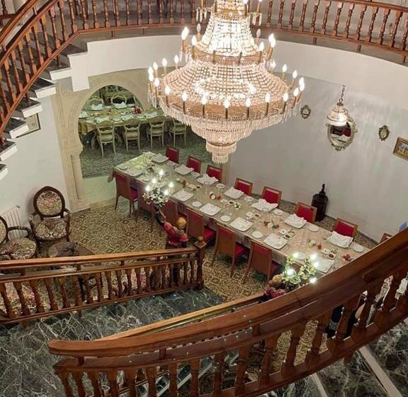 تختخواب و صبحانه Dar Henani