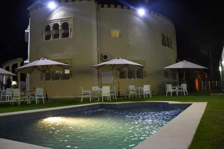 تختخواب و صبحانه Dar Henani