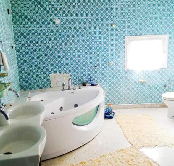 تختخواب و صبحانه Dar Henani