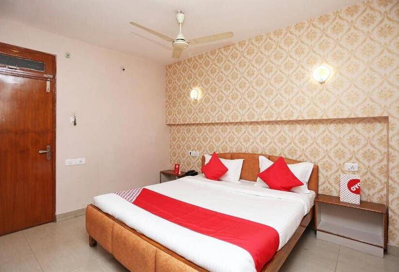 فندق Oyo 13669  Satnam