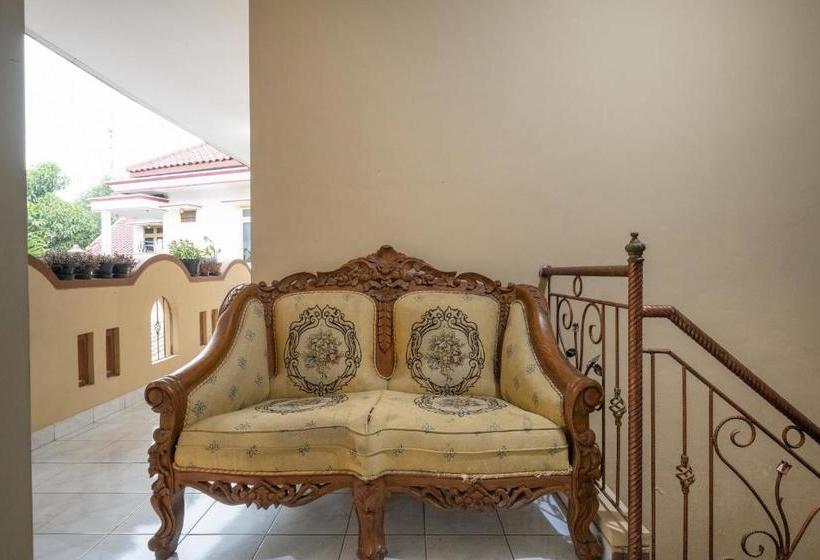 Hotel Oyo 1806 Puri Arsita Homestay