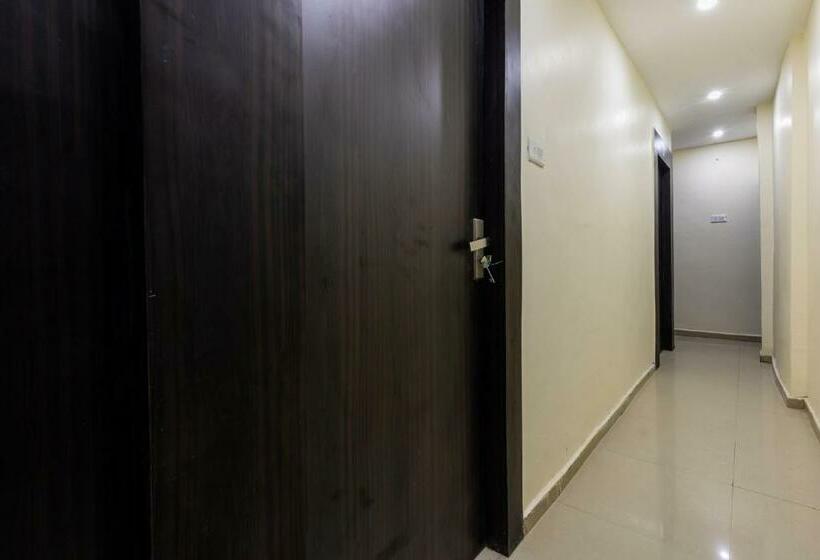 ホテル Oyo 40756 Palash House