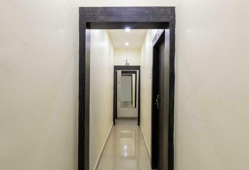 ホテル Oyo 40756 Palash House