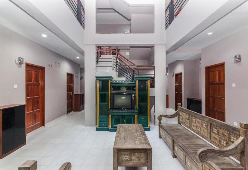 ホテル Oyo Life 2528 Kost Pendopo