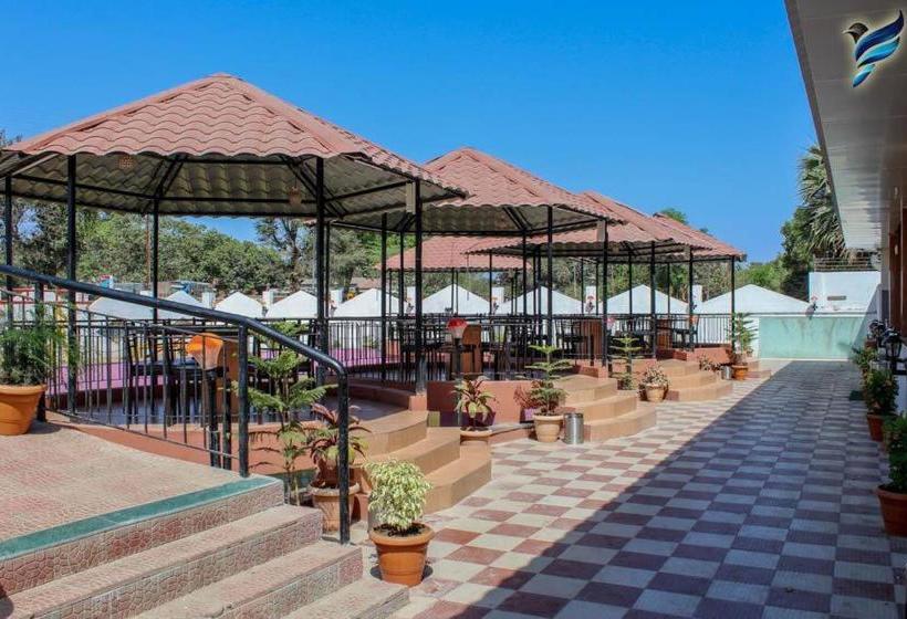 בית מלון כפרי Pinnk Lake Resort And Bar