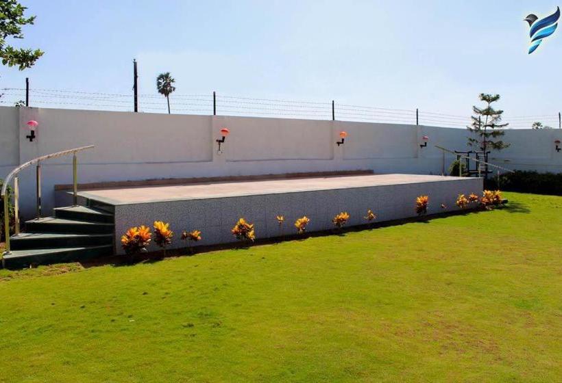 בית מלון כפרי Pinnk Lake Resort And Bar