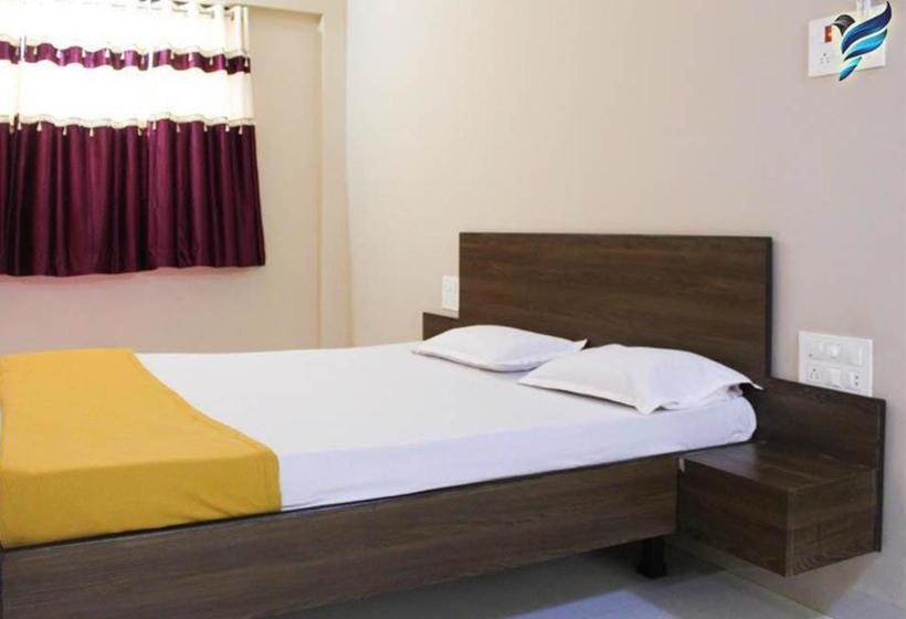 בית מלון כפרי Pinnk Lake Resort And Bar