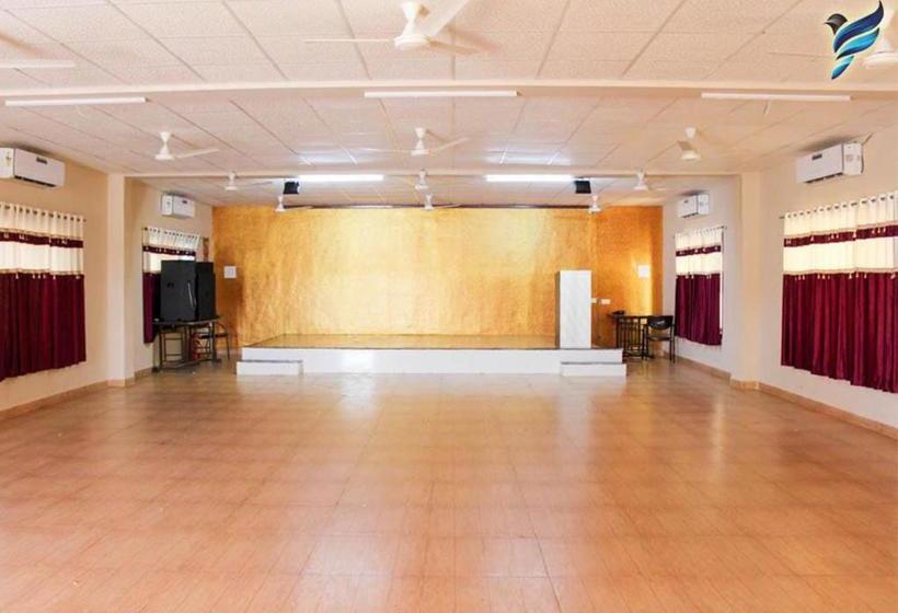 בית מלון כפרי Pinnk Lake Resort And Bar