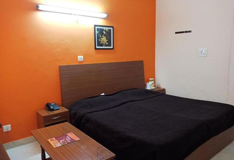 ホテル Shikhar & Restaurant